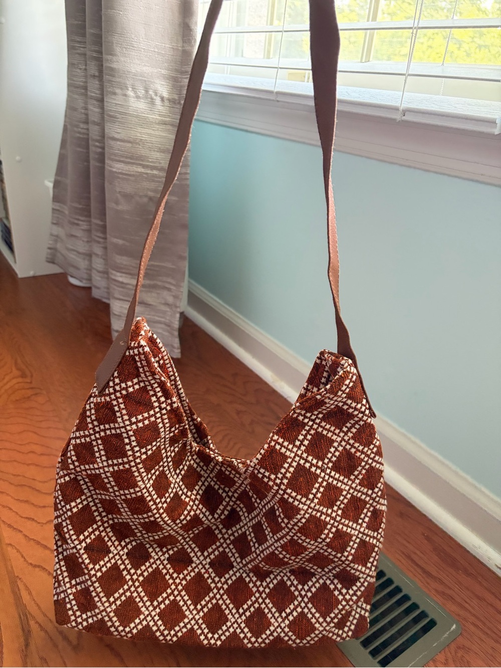 Brown Geometric Pattern Shoulder Bag - Stylish Everyday Tote